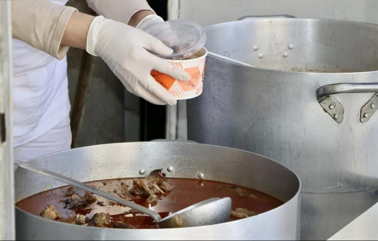 Dok jedni gladuju, drugi bacaju hranu - prva donacija hrane bez plaćanja PDV-a uručena danas Pomozi.ba